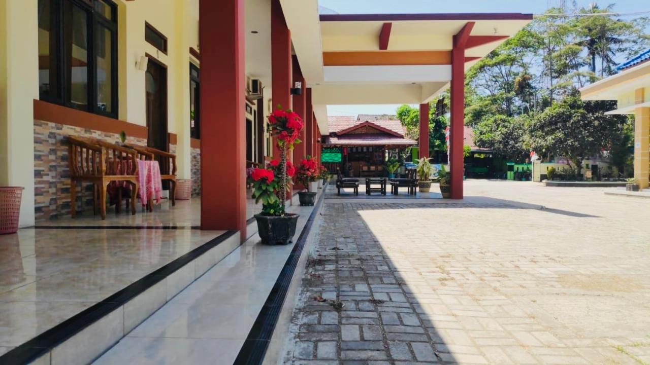 Ahlen Pangandaran Hotel Exterior photo